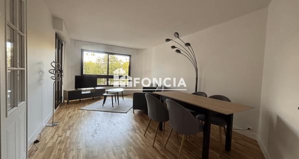 Location Appartement meublé 2 pièces 53 m² - Paris 75018
