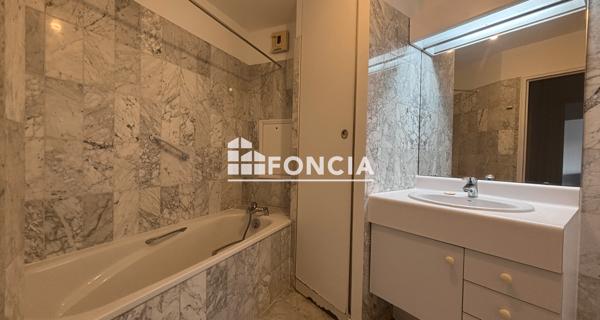 Location Appartement meublé 2 pièces 53 m² - Paris 75018