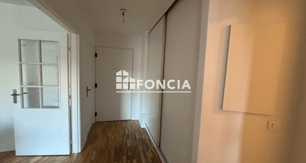Location Appartement meublé 2 pièces 53 m² - Paris 75018