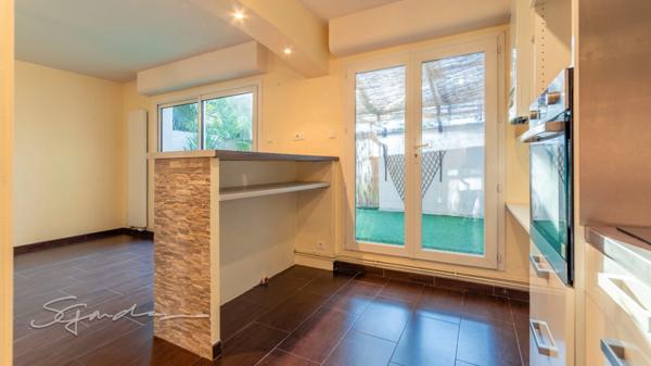 Dpt Pyrénées Atlantiques (64), à vendre PAU appartement T3 de 72,53 m² Terrasse