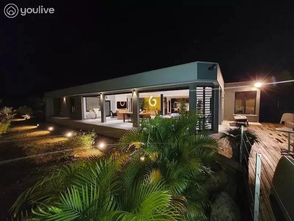 Villa – 6 pièces – 436m2- terrain 3500m2- Le Marigot Martinique