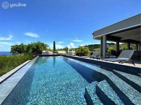 Villa – 6 pièces – 436m2- terrain 3500m2- Le Marigot Martinique
