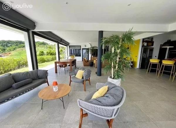 Villa – 6 pièces – 436m2- terrain 3500m2- Le Marigot Martinique