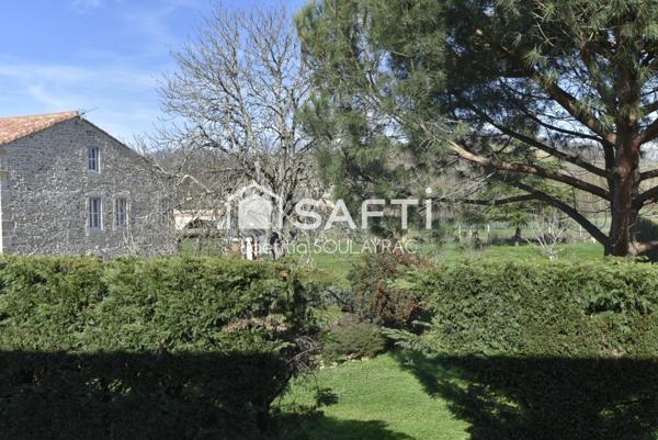 Bâtisse d’exception rénovée de 178 m² environ