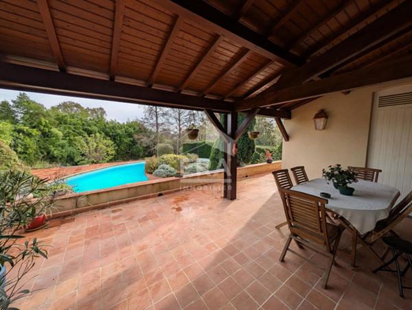 Maison à vendre d'exception à Montpon-Ménestérol - 11 pièces, 8 chambres, piscine