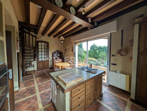 Maison à vendre d'exception à Montpon-Ménestérol - 11 pièces, 8 chambres, piscine