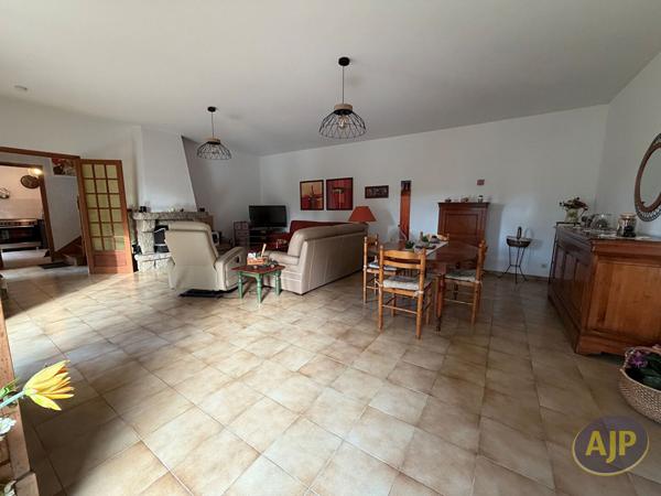 Maison à louer L Hermitage : 5 pièces, 135m² avec 3 chambre(s) à 1 000€ - AJP Immobilier Pacé
