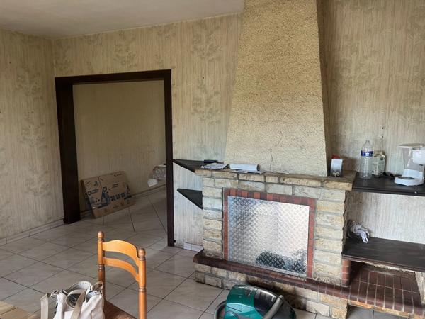 Maison à vendre 5 pièces aux portes de CHALAIS (16) avec grand jardin arboré clos et verger.