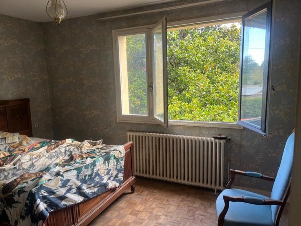 Maison à vendre 5 pièces aux portes de CHALAIS (16) avec grand jardin arboré clos et verger.