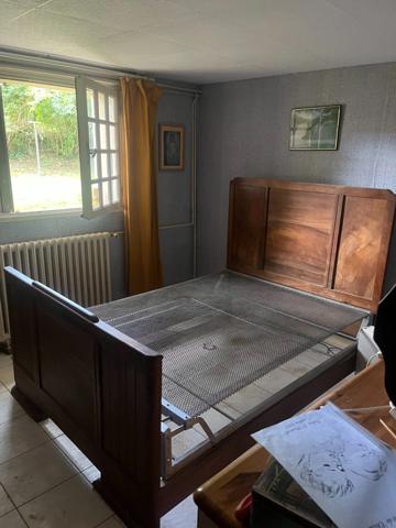 Maison à vendre 5 pièces aux portes de CHALAIS (16) avec grand jardin arboré clos et verger.