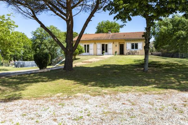 Belle villa 182m² hab avec terrasse, garage et jar - REF. VM461
