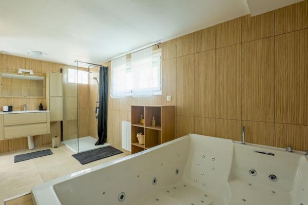 Belle villa 182m² hab avec terrasse, garage et jar - REF. VM461