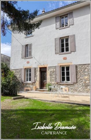 Alliance du cachet et du confort – Maison de charme rénovée avec 4 chambres, jardin, garage