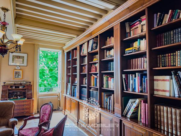 La Roche-Vineuse (71960) Élégance intemporelle – Demeure bourgeoise début XIX? siècle