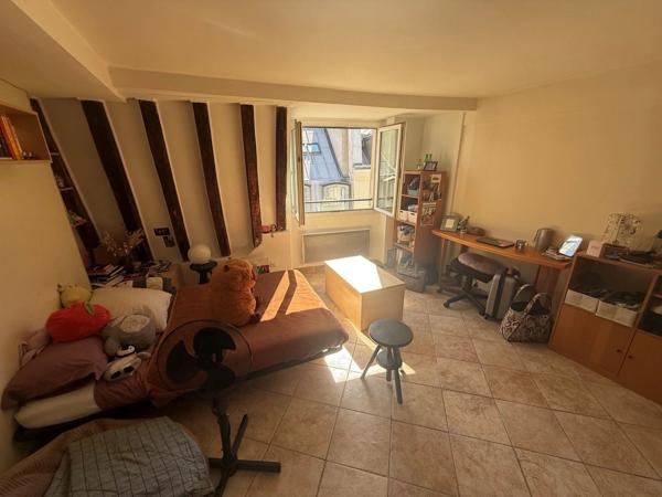 Vente                                                      Appartement
                        
                     1 pièces                      23 m2                     à Paris 6