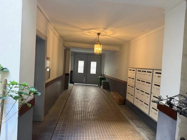 Vente                                                      Appartement
                        
                     1 pièces                      23 m2                     à Paris 6