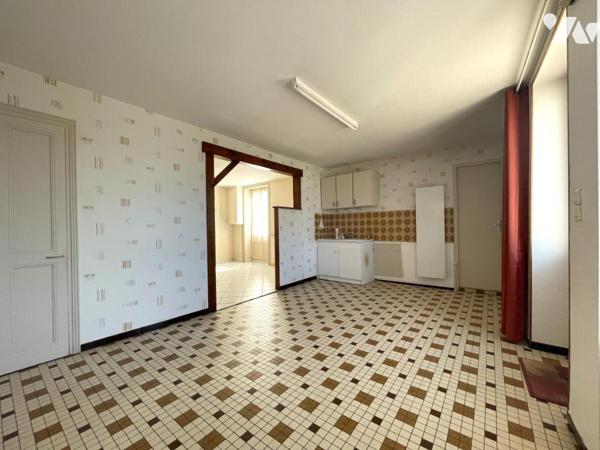 Maison d'habitation en centre ville avec dépendance et terrain non attenant.