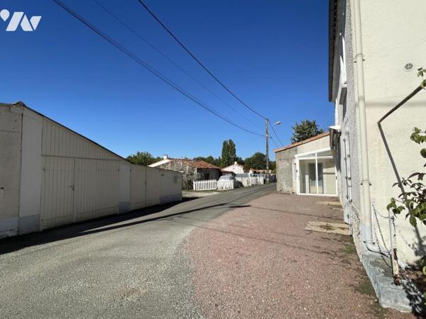 Maison d'habitation en centre ville avec dépendance et terrain non attenant.