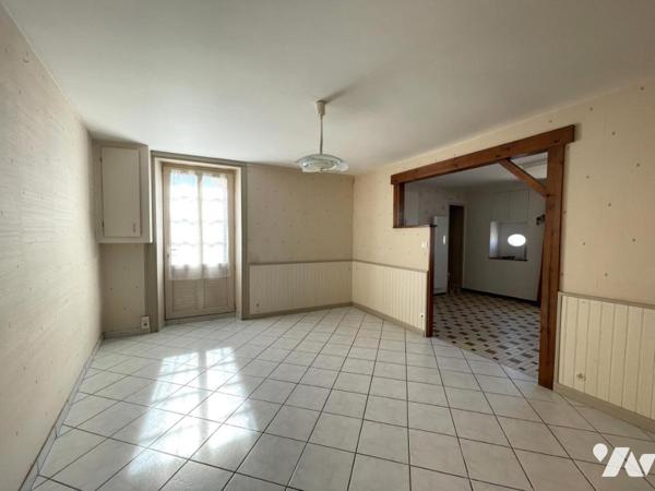 Maison d'habitation en centre ville avec dépendance et terrain non attenant.