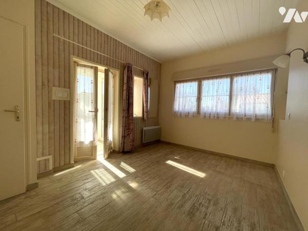 Maison d'habitation en centre ville avec dépendance et terrain non attenant.