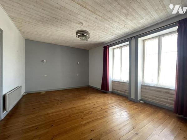Maison d'habitation en centre ville avec dépendance et terrain non attenant.