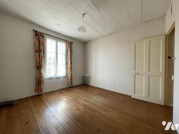 Maison d'habitation en centre ville avec dépendance et terrain non attenant.