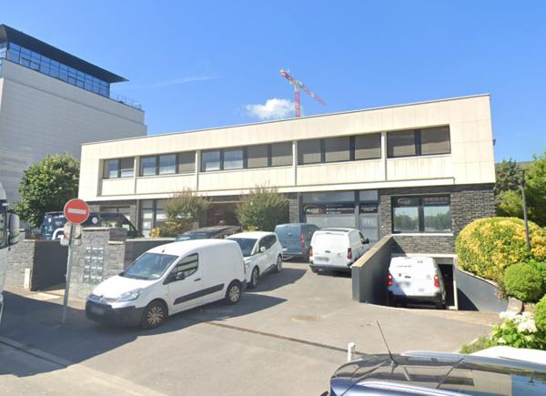 Locaux mixtes équipé d'un monte-charges, opportunité pour une PME, à Nanterre