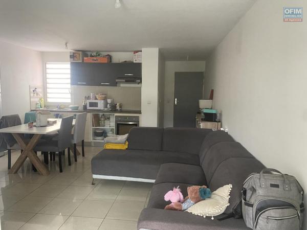 A vendre appartement T3 au centre ville de la Possession avec belle vue montagne.