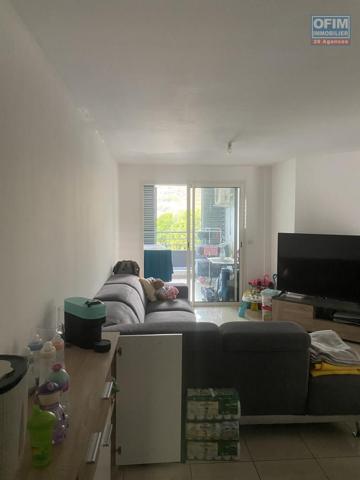 A vendre appartement T3 au centre ville de la Possession avec belle vue montagne.