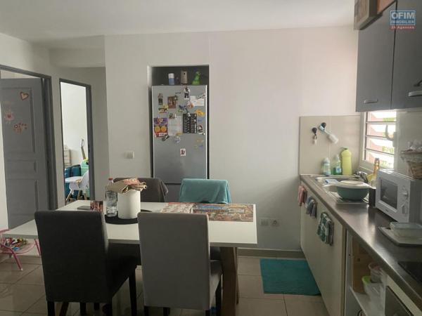A vendre appartement T3 au centre ville de la Possession avec belle vue montagne.