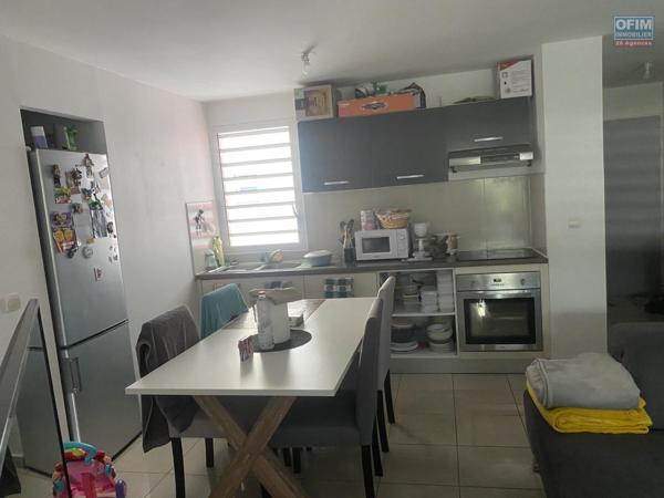 A vendre appartement T3 au centre ville de la Possession avec belle vue montagne.
