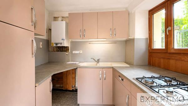 MAISON AVEC DEUX APPARTEMENTS, JARDINS ET GARAGE