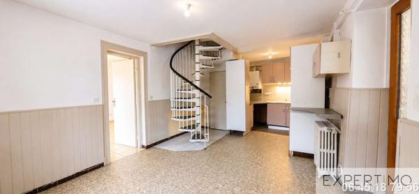 MAISON AVEC DEUX APPARTEMENTS, JARDINS ET GARAGE