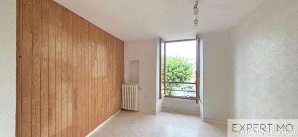 MAISON AVEC DEUX APPARTEMENTS, JARDINS ET GARAGE