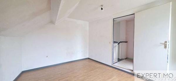 MAISON AVEC DEUX APPARTEMENTS, JARDINS ET GARAGE