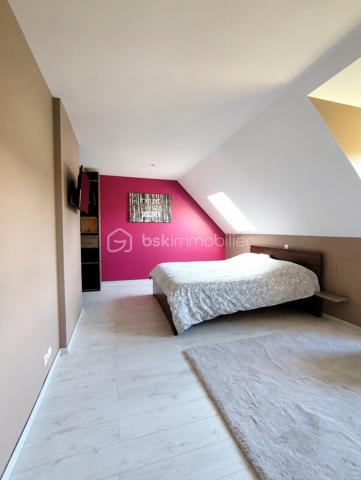 En Exclusivité ** Venez VISITER SANS TARDER cette maison de 2012 édifiée sur un terrain de 650 m² !

Située sur la commune MONTIGNY-LENCOUP, avec commerces de proximité, école et bus (lignes régulières) sur place, à 13km de Nangis (Gare SNCF, PARIS-EST en 45min), collèges et lycée, nombreuses commodités et commerces, ainsi qu'à 12 km de Montereau-Fault-Yonne (Gare SNCF, PARIS-GARE DE LYON en 58min) toutes commodités.

Cette maison d'environ 135m² au sol (environ 120m² habitable), vous offre au rez-de-chaussée un salon-séjour avec cuisine ouverte d'environ 55m² aménagée et équipée avec accès à la terrasse, une chambre avec dressing et un WC indépendant. 
A l'étage vous disposerez d'un pallier desservant trois chambres, une salle de bains ainsi qu'un WC indépendant. 

Garage attenant.
Abri de jardin raccordé à l'électricité.


A l'extérieur vous bénéficierez d'un jardin entièrement clos et d'une terrasse d'environ 50m², ainsi que trois places de stationnement.

Les ++ : 
*Bonne performance énergétique C
*Fibre raccordée
*Chauffage au sol et poêle à granulés
*Système de sécurité
*Adoucisseur d'eau

Tout-à-l’égout. Vide sanitaire.

Maison clé en main, idéale pour une famille à la recherche de confort et de tranquillité !
N'attendez plus, contactez-moi !