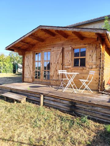 En Exclusivité ** Venez VISITER SANS TARDER cette maison de 2012 édifiée sur un terrain de 650 m² !

Située sur la commune MONTIGNY-LENCOUP, avec commerces de proximité, école et bus (lignes régulières) sur place, à 13km de Nangis (Gare SNCF, PARIS-EST en 45min), collèges et lycée, nombreuses commodités et commerces, ainsi qu'à 12 km de Montereau-Fault-Yonne (Gare SNCF, PARIS-GARE DE LYON en 58min) toutes commodités.

Cette maison d'environ 135m² au sol (environ 120m² habitable), vous offre au rez-de-chaussée un salon-séjour avec cuisine ouverte d'environ 55m² aménagée et équipée avec accès à la terrasse, une chambre avec dressing et un WC indépendant. 
A l'étage vous disposerez d'un pallier desservant trois chambres, une salle de bains ainsi qu'un WC indépendant. 

Garage attenant.
Abri de jardin raccordé à l'électricité.


A l'extérieur vous bénéficierez d'un jardin entièrement clos et d'une terrasse d'environ 50m², ainsi que trois places de stationnement.

Les ++ : 
*Bonne performance énergétique C
*Fibre raccordée
*Chauffage au sol et poêle à granulés
*Système de sécurité
*Adoucisseur d'eau

Tout-à-l’égout. Vide sanitaire.

Maison clé en main, idéale pour une famille à la recherche de confort et de tranquillité !
N'attendez plus, contactez-moi !