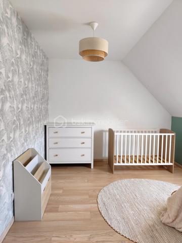 En Exclusivité ** Venez VISITER SANS TARDER cette maison de 2012 édifiée sur un terrain de 650 m² !

Située sur la commune MONTIGNY-LENCOUP, avec commerces de proximité, école et bus (lignes régulières) sur place, à 13km de Nangis (Gare SNCF, PARIS-EST en 45min), collèges et lycée, nombreuses commodités et commerces, ainsi qu'à 12 km de Montereau-Fault-Yonne (Gare SNCF, PARIS-GARE DE LYON en 58min) toutes commodités.

Cette maison d'environ 135m² au sol (environ 120m² habitable), vous offre au rez-de-chaussée un salon-séjour avec cuisine ouverte d'environ 55m² aménagée et équipée avec accès à la terrasse, une chambre avec dressing et un WC indépendant. 
A l'étage vous disposerez d'un pallier desservant trois chambres, une salle de bains ainsi qu'un WC indépendant. 

Garage attenant.
Abri de jardin raccordé à l'électricité.


A l'extérieur vous bénéficierez d'un jardin entièrement clos et d'une terrasse d'environ 50m², ainsi que trois places de stationnement.

Les ++ : 
*Bonne performance énergétique C
*Fibre raccordée
*Chauffage au sol et poêle à granulés
*Système de sécurité
*Adoucisseur d'eau

Tout-à-l’égout. Vide sanitaire.

Maison clé en main, idéale pour une famille à la recherche de confort et de tranquillité !
N'attendez plus, contactez-moi !