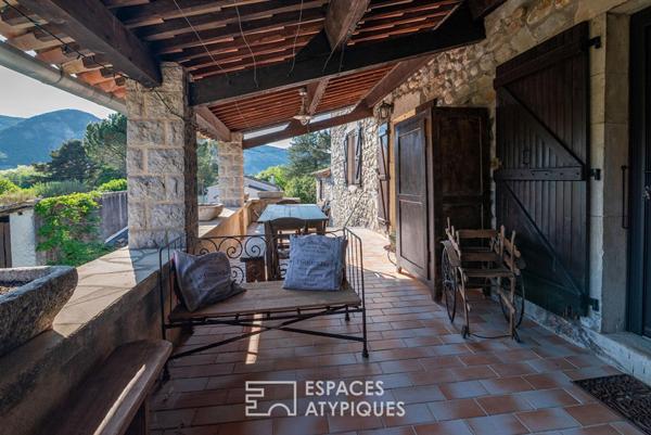 Bergerie de caractère rénovée du XVIIIème siècle avec vue,piscine et carport