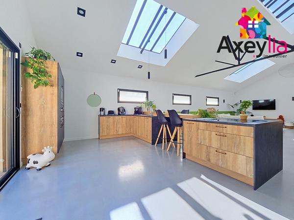 A VENDRE - ROANNE - LOFT AVEC 3 CHAMBRES, TERRASSE ET GARAGE