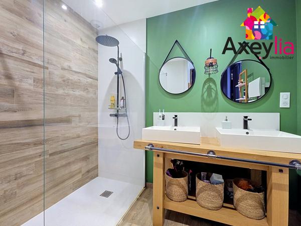 A VENDRE - ROANNE - LOFT AVEC 3 CHAMBRES, TERRASSE ET GARAGE