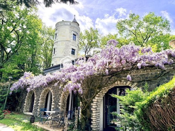 Une Tour d'exception, une propriété d'exception, un parc arboré