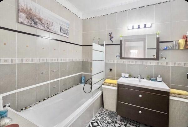 T2 Centre Ville - 500 mètres de la plage - Terrasse - Garage