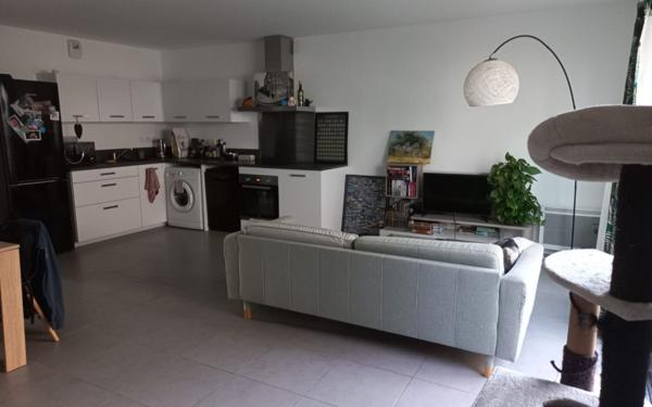 Appartement à vendre    3 pièces • 65,40 m2 Marseille 12