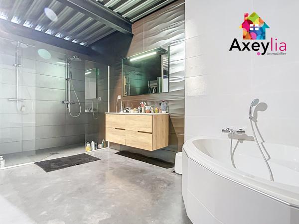 Roanne (42300) A VENDRE - ROANNE - LOFT HORS COPROPRIÉTÉ DE 240M2 AVEC 4 CHAMBRES, COUR, PISCINE, TERRASSE, GARAGE ET DÉPENDA