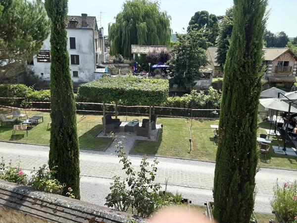 Exclusivite a Pacy Sur Eure - Charme et calme en centre-ville - terrasse et box prive