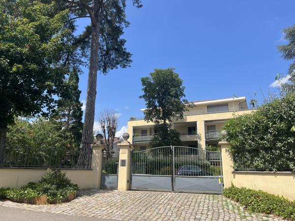 TASSIN-LA-DEMI-LUNE – T5 meublé de 120 m² avec grand balcon