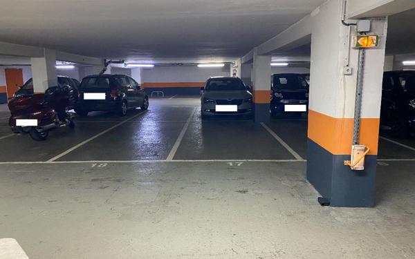 Stationnement à louer