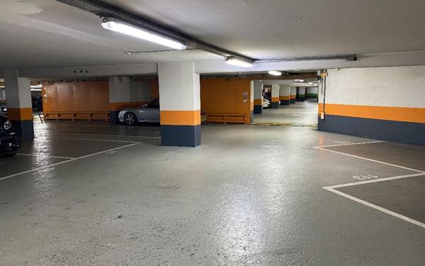 Stationnement à louer