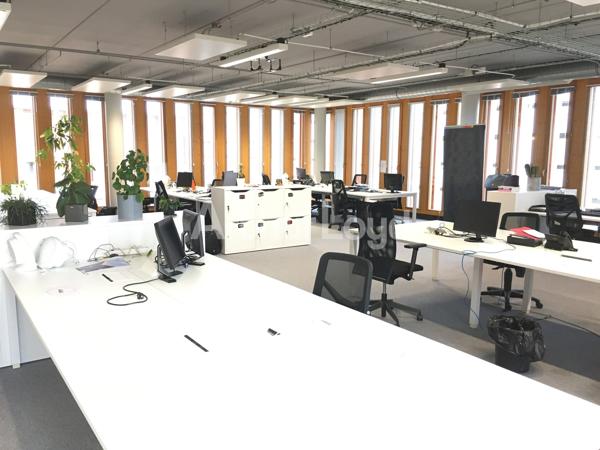 Bureaux modernes à louer à Lille - Immeuble BREEAM Very Good au coeur d'Euratechnologies - PMR sécurisé